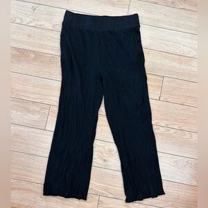 Republic large black ribbed capris pants